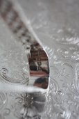 画像2: 極美品　1906年　英国ロンドン製　透かしハンドル ＆ シェルカップ　アンティークシルバー　純銀製　シュガートング (2)