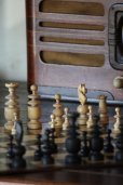 画像3: 1900年代中期　フランス製　ビンテージ　チェス　フルセット　木製駒32個　木箱付き　キング駒7.5ｃｍ　チェス盤 36.0×36.0ｃｍ (3)