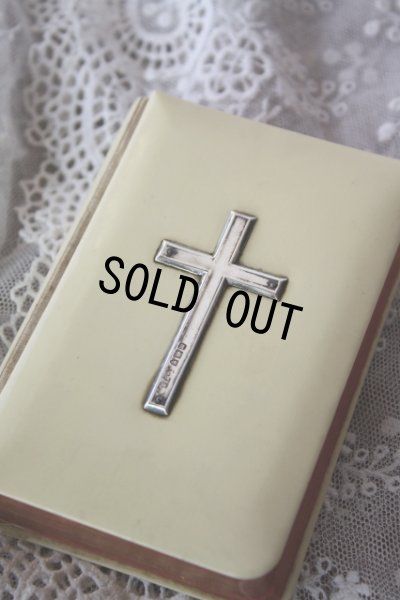 画像1: 美品　アンティーク聖書　1907年　英国ロンドン　ホールマーク刻印　純銀製　十字架 クロス ＆ アイボリーセル表装