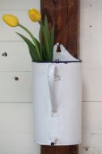画像2: お買い得　フランス製　アンティーク　ホーロー　イリゲーター（ホワイト）　壁に掛けて、ドサッと野の花を！ (2)