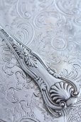画像4: 美品　1898年　シェフィールド　重量感溢れる伝統のキングスパターン　アンティークシルバー　純銀製　ディナースプーン　19ｃｍ　72ｇ (4)