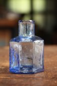 画像1: ★綺麗！★希少な　ブルーのインクボトル８角型（1900年代初期・イギリス製）  (1)