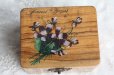 画像5: アンティーク　モシュリンヌ　オリーブの木製　ジュエリーボックス　可憐なスミレの花束　8.1×6.6×H 4.9ｃｍ　1900年代初期　スコットランド製 (5)