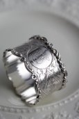 画像4: 美品　可憐な小花の象眼 ＆ 輝くブライトカット　アンティークシルバート　純銀製　ナプキンリング　豪華な逸品　1904年　英国チェスター (4)