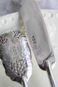 画像5: 豪華美品　1895年　英国シェフィールド　純銀製　ジャムスプーン＆バターナイフセット　美しい装飾シルバー＆クラウンのボーンハンドル (5)