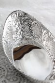 画像2: 鏡面の美品　1897年製　英国ロンドン製　アンティークシルバー　純銀製　大型ディッシュ　美しい透かし ＆ 飾り象嵌　幅 21ｃｍ　148ｇ (2)
