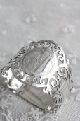 画像2: 美品　非常に手の込んだ見事な透かし　1903年　エドワーディアン　アンティークシルバー　純銀製　希少なナプキンリング　英国シェフィールド (2)