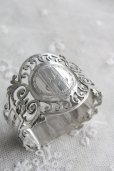 画像1: 美品　非常に手の込んだ見事な透かし　1903年　エドワーディアン　アンティークシルバー　純銀製　希少なナプキンリング　英国シェフィールド (1)