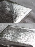 画像5: 美品　1906年　アンティークシルバー　純銀製　シガレットケース　大切な小物入れとしても！　全面エングレービング　8.5×7.5ｃｍ　90ｇ (5)