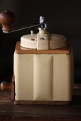 画像2: フランス製　アンティーク　プジョー　コーヒーミル　カフェオレ色　刃は完全メンテナンス済み　細粗挽き自在の実用品 (2)
