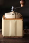 画像4: フランス製　アンティーク　プジョー　コーヒーミル　カフェオレ色　刃は完全メンテナンス済み　細粗挽き自在の実用品 (4)