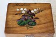 画像2: 手書きの可憐なスミレとスズランの花束　アンティーク　モシュリンヌ　ジュエリーボックス　オリーブの木製　10.8×8.6×H 6.1ｃｍ　1900年代初期製 (2)