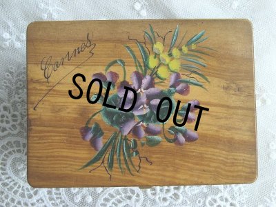画像2: 手書きの可憐なスミレとミモザの花束　アンティーク　モシュリンヌ　オリーブの木製ボックス　11.8×8.6×H 6.2ｃｍ　1900年代初期製