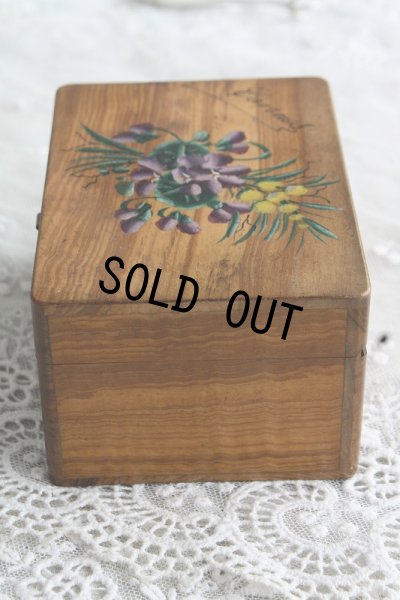 画像3: 手書きの可憐なスミレとミモザの花束　アンティーク　モシュリンヌ　オリーブの木製ボックス　11.8×8.6×H 6.2ｃｍ　1900年代初期製