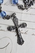 画像2: 極美品　1900年代初期　フランス製　アンティーク　ロザリオ　純銀製　クロス（品質刻印有）　ブルーガラス数珠　50ｃｍ　首掛け可 (2)