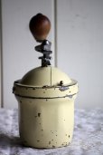 画像2: 1950〜1952年　フランス製　アンティーク　プジョー　コーヒーミル　GI　アイボリー　絶妙の枯れ具合　刃は完全メンテナンス済の極美 (2)