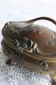 画像1: 1900年代初期　フランス製　アールヌーボ象嵌　重量感溢れる肉厚の渋い銅製　立脚　アンティーク　トリンケットボックス　606ｇ (1)