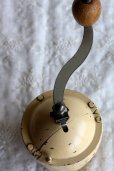画像4: 1950〜1952年　フランス製　アンティーク　プジョー　コーヒーミル　保存状態の良いGI　アイボリー　刃は完全メンテナンス済の極美 (4)