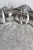 画像2: お買い得　1900年代初期　イギリス製　シルバープレート　アンティーク　小振りなサルヴァ　豪華なロココ調　立脚＆象嵌　22ｃｍ　449ｇ (2)