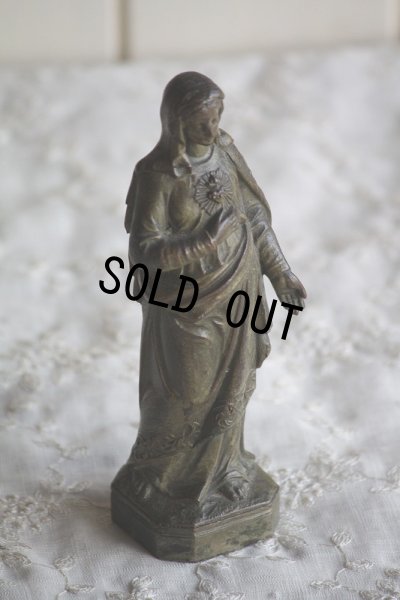画像2: 美品　1900年代中期　フランス製　ヴィンテージ　小振りな聖母マリア像　「マリアの御心」 金属製　高14.9ｃｍ　242ｇ