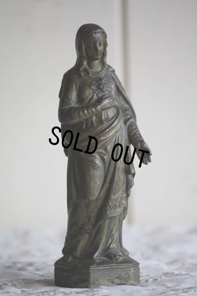画像1: 美品　1900年代中期　フランス製　ヴィンテージ　小振りな聖母マリア像　「マリアの御心」 金属製　高14.9ｃｍ　242ｇ