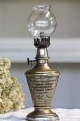 画像1: 希少なエンボスロゴ　1800年代後期　フランス製　PARIS　ピジョン　アンティーク　オイルランプ　真鍮タンク　点灯テスト済　高25.5ｃｍ (1)