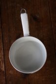 画像3: 1930年代　フランス製　リモージュ　LIMOGES　ALUMINITE　純白磁の美しい片手鍋　最少型サイズ１　直径11.3ｃｍ　全長19.5ｃｍ (3)