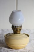 画像4: 1930年代　イギリス製　KELLY　アンティーク　オイルランプ　　ミルクガラス ＆ 淡い黄色のタンク　点火テスト済　実用品  (4)