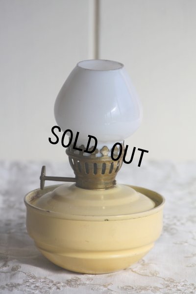 画像3: 1930年代　イギリス製　KELLY　アンティーク　オイルランプ　　ミルクガラス ＆ 淡い黄色のタンク　点火テスト済　実用品 