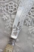 画像2: 美品　1896年　英国シェフィールド製　アンティークシルバー　ホーンハンドル　純銀製　大型バターナイフ　18.2ｃｍ (2)