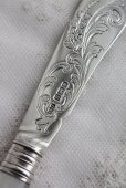画像2: 美品　1906年　英国シェフィールド　エドワーディアン　アンティークシルバー　マザーオブパール　純銀製　バターナイフ　16.1ｃｍ (2)