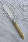画像5: 美品　1901年　英国シェフィールド　エドワーディアン　アンティークシルバー　ボーンハンドル　純銀製　バターナイフ　16.1ｃｍ (5)