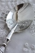 画像2: 希少美品　1905年　アンティークシルバー　英国バーミンガム　マザーオブパール　純銀製　ジャムスプーン　ブライトカット　エレガントな逸品 (2)