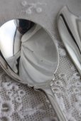 画像3: 美品　エレガントな透かし　アンティークシルバー　純銀製ジャムスプーン＆バターナイフ　セット　1943年　英国バーミンガム製 (3)