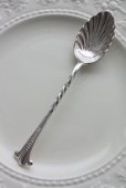 画像1: 美品　可憐なOnslowパターン　アンティークシルバー　純銀製ティースプーン　シェルカップ＆ツイスト　1899年　英国シェフィールド (1)