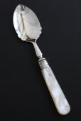 画像1: お買い得　美品　1895年　アンティークシルバー　純銀製　マザーオブパール　ジャムスプーン　英国シェフィールド製 (1)