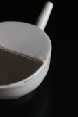 画像4: 美品　1900年代初期　フランス製　軟質陶器白釉薬　アンティーク　細口の珍しいポット　20.0×10.8×H6.6ｃｍ (4)