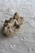 画像2: 1900年代初期　フランス製　アンティーク　幼いイエス・キリスト　小さな石膏像　枯れた風合いが素敵です　6.4×5.0×H4.2cm (2)