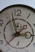 画像3: 完動美品　1945〜1967年　フランス製　JAZ　 ゼンマイ式　目覚まし時計（大振りなタイプ）アイボリー色　ベークライト製 (3)
