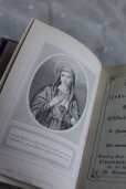 画像5: 美品　希少の深濃紺ベルベットにシルバーのクロス表装　1800年代後期　フランス製　アンティーク聖書　留め具付　320ページ (5)