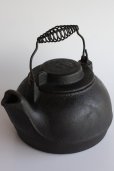 画像1: 希少　1895〜1910年　WAGNER（ワグナー）　アンティーク　ケトル　鋳鉄製鉄瓶　2.2 リットル　3.95kg　アメリカ製 (1)