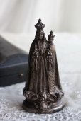 画像2: 1900年代初期　フランス製　アンティーク　聖母マリア像　ノートルダム・ド・フルヴィエール　希少な専用革張りケース　縦13.5cm付属 (2)