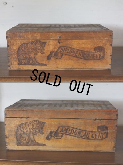 画像2: お買い得　フランス製　アンティーク　AMIDON AU CHAT　ネコの大きな木箱　可愛く大きな猫ロゴ　39.5×25.0×H 15.0ｃｍ