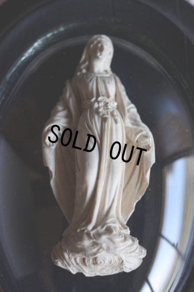 画像4: 1900年代初期　フランス製　アンティーク　聖母マリア像　黒木楕円額　ガラスドーム　レリーフ　18.7×14.5cm
