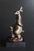 画像4: フランス製　とても愛らしいウサギの親子のオブジェ　852ｇと 大変重量感のある真鍮ブロンズ製　大理石台座　アンティークではありません (4)