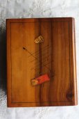 画像2: 美品　フランス製　アンティーク　モシュリンヌ　オリーブ木のソーイングボックス　シンブルと針入れの飾り木　16.8×13.5×H6.0ｃｍ (2)