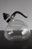 画像1: 1940年代　アメリカ製　ビンテージ　ホイッスル・ケトル（やかん）　耐熱ガラス製　ベークライト・ハンドル　容量1.8 リットル (1)