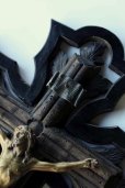 画像5: お勧めの希少な逸品　1800年代後期　フランス製　アンティーク　大型透かし黒木台座古木の十字架　緻密な作りのピューター金彩キリスト像　全高48ｃｍ (5)
