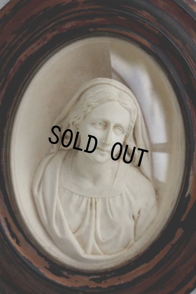 画像3: アンティーク　聖母マリア像　枯れた塗装の黒木楕円額ガラスドーム　レリーフ大　22.3cm　フランス製　1900年代初期