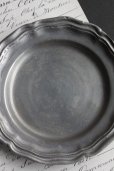 画像5: アンティーク　ピューター　花リムの豆皿　プレート　刻印有り　径 11.7ｃｍ　138g　フランス　1900年代初期製 (5)